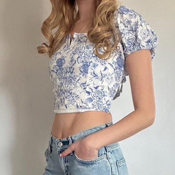 Altar'd State Tops - Altar'd State Blue and White Floral Crop Top